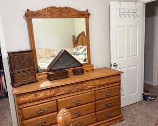 Oak dresser with mirror 