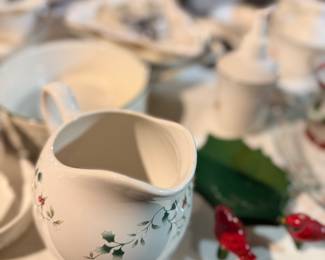 Pfaltzgraff  winterberry dishes 