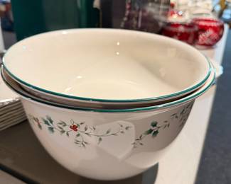 Pfaltzgraff  winterberry dishes 
