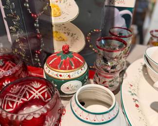 Pfaltzgraff  winterberry dishes 