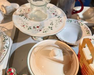 Pfaltzgraff  winterberry dishes 