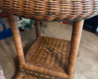 Wicker round end table