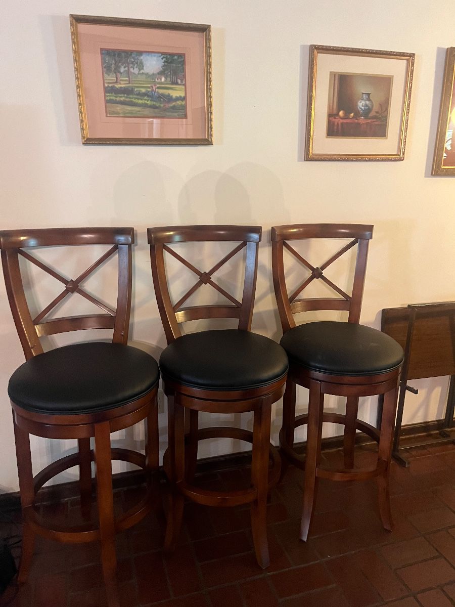 S/3 bar height swivel stools