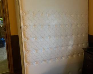 Seally queen mattress set