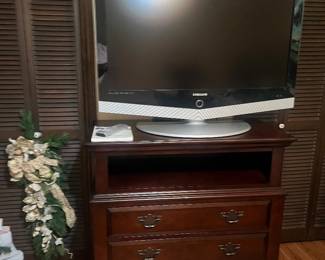 Like new Media chest