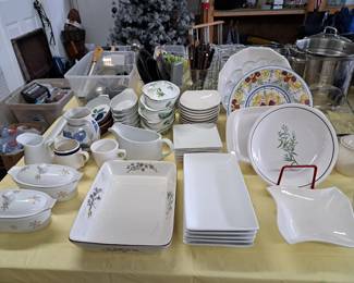 NICE SELECTION OF SERVING AND PLACE SETTING WARES
