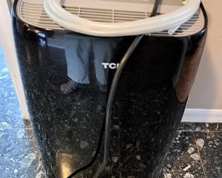 TCL DEHUMIDIFIER