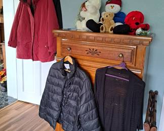 CHEST OF DRAWERS, PLUSH ANIMALS, LUGGAGE RACK
