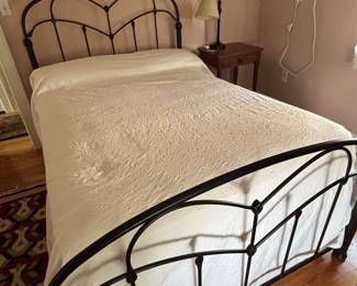 Full size metal bed 