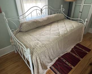 Metal daybed 