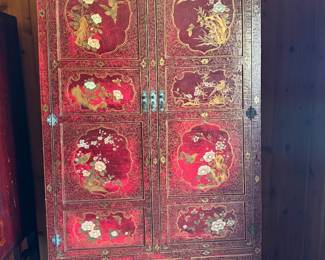Again, hand carved Chinoiserie everywhere!
