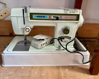 Universal Sewing Maching