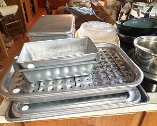 assorted baking pans