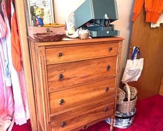 4 drawer chest 