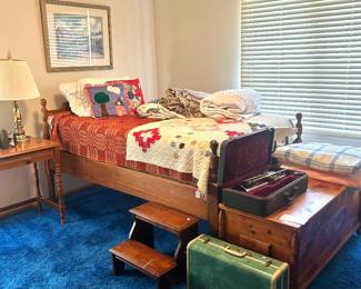 colonial bed 