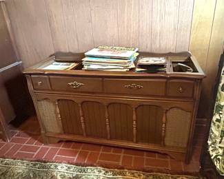 Magnavox steer cabinet 