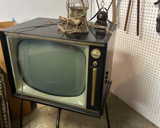 cool old MCM TV. It needs to be a bar!!!