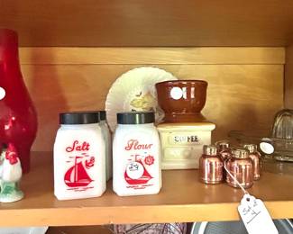 Set 4 of McKee Red shakers 