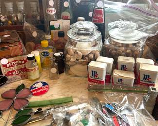 spice cans, jar with cloths pins 