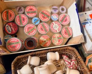Vintage wooden thread spools & sewing thread