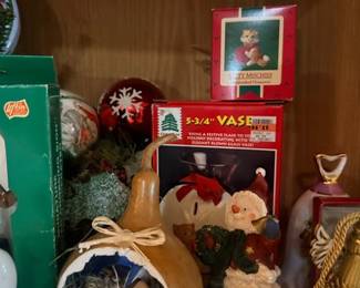 Boxed decorative vase and assorted collectibles