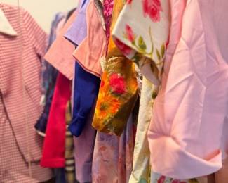 Vintage women's floral blouses & tops