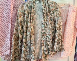 Women's vintage floral blouses & clothing