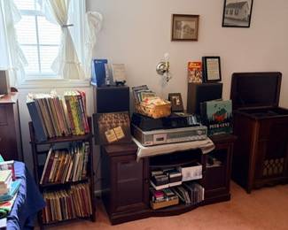 Bookshelves of books & vintage stereo turntable