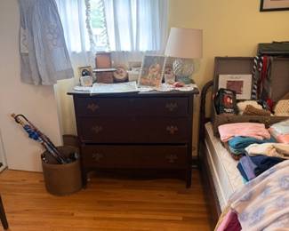 Antique dresser, table lamp & vintage linens