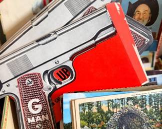 Vintage toy cap guns & postcard