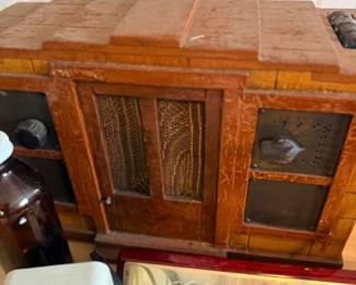 Antique wooden tube radio