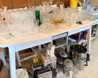 Table of vintage glassware & crystal