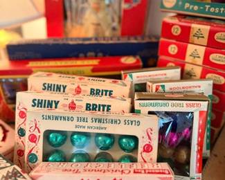 Lot of vintage Shiny Brite ornaments & Christmas light boxes