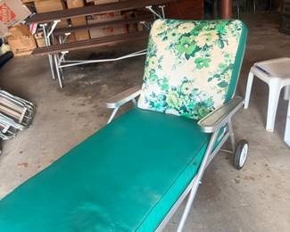 Vintage teal folding lounge chair