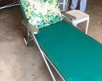 Vintage folding chaise lounge chair