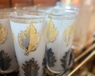 Mid-century gold leaf pattern glass tumblers set