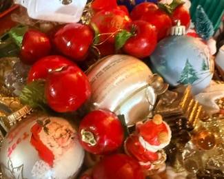 Round glass Christmas ball ornaments in red and gold