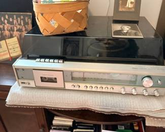 Vintage turntable stereo system & woven basket