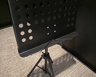 Adjustable music stand