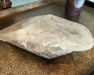 Large quartz crystal specimen