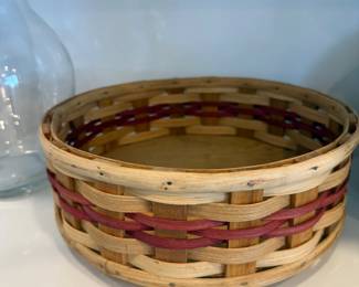 Woven splint basket with colored weave