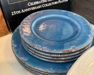 Blue collector's plates, boxed set