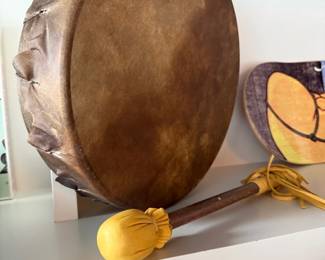 Hand drum with beater