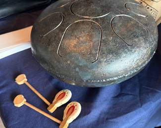 Steel tongue drum with mallets