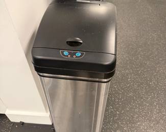 Stainless steel sensor trash can