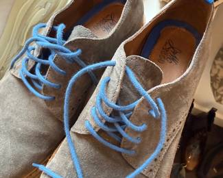 Tan suede lace-up shoes with blue laces