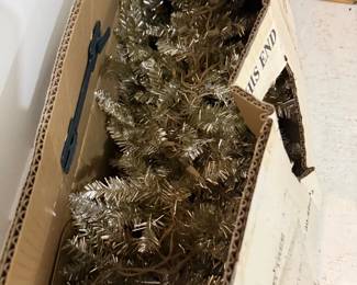 Silver tinsel garland, boxed