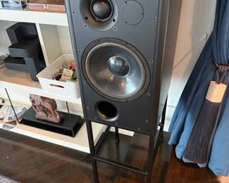 Floor standing speaker