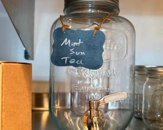 Glass beverage dispenser with spigot