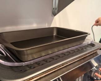Baking sheets and roasting pans